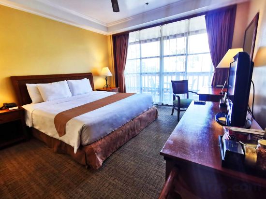 John Hay Hotels Garden Wing (formerly The Manor at Camp John Hay) Room Type - Deluxe Room With Pine Forest View