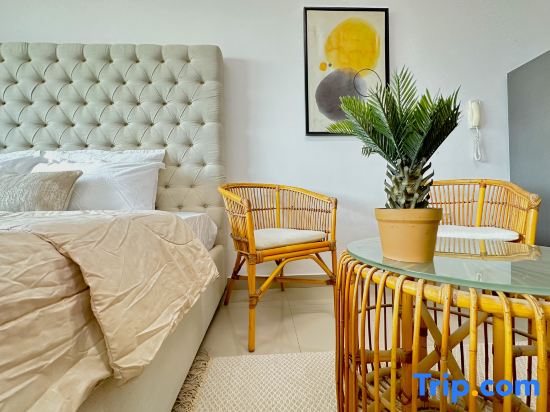 Luxury Studio w/ BoHo Design and Balcony for 4 Pax