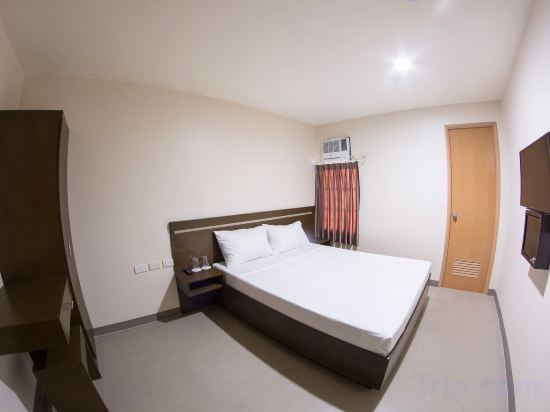 Emerald Suites CDO Room Type - Superior Queen – Largest Room For 2