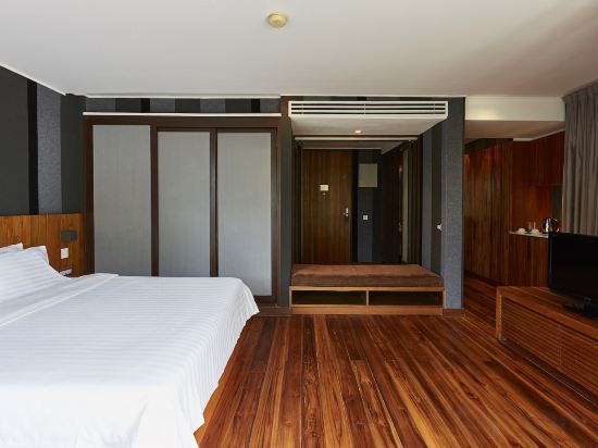 LUXX Langsuan Hotel Room Type - Studio L