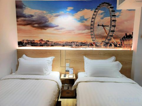 London Hotel Room Type - Standard 2-bed Room
