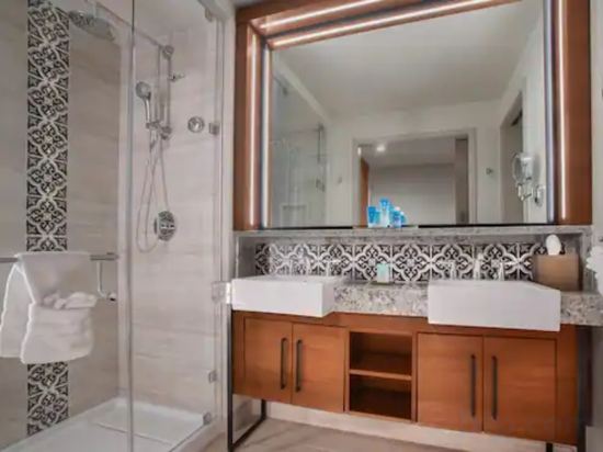 Disney's Coronado Springs Resort Room Type - Tower Standard View Club Access