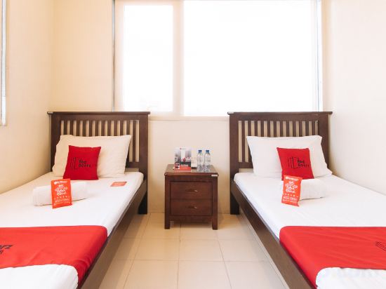 RedDoorz Plus @ E Rodriguez Corner Banawe Room Type - RedDoorz Room
