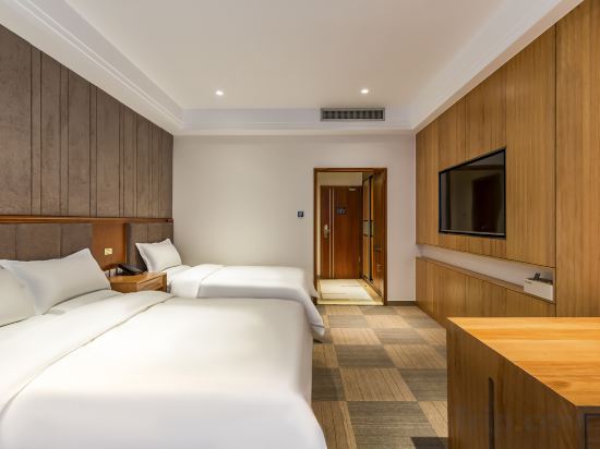 JHW Hotel Room Type - Family-Friendly Family Room