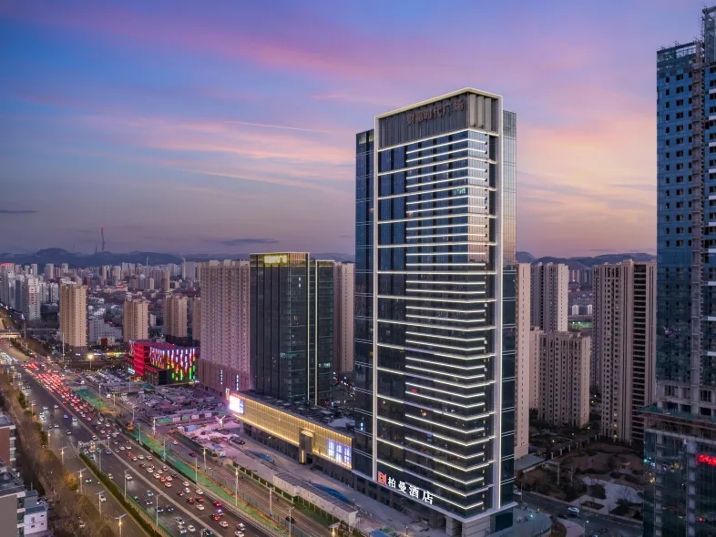 Borrman Hotel (Jinan Fortune Times Square Shandong International Convention and Exhibition Center)