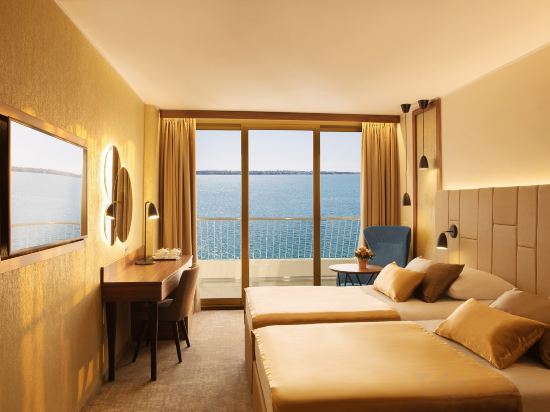 Grand Hotel Bernardin - Sava Hotels & Resorts Room Type - Deluxe Sea View Room with Balcony Grand Hotel Bernardin - Sava Hotels & Resorts Room Type - Deluxe Sea View Room with Balcony