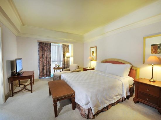 Hotel Borobudur Jakarta Room Type - Club Suite Pool View