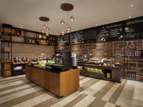 MERCURE JAKARTA CIKINI - Tap to explore photos