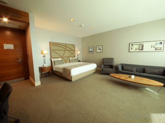 Cevahir Hotel Istanbul Asia Room Type - Corner Deluxe Double Room with Partial Sea View
