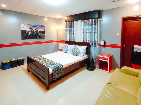 RedDoorz @ Hotel Dian Aparri Room Type - RedDoorz Deluxe With Balcony
