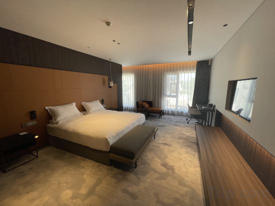 CATHAY VIEW CLUB  HOTEL Room Type - Premier Queen Room
