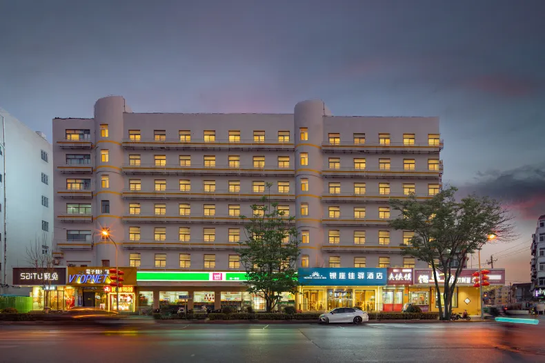 Grace Inn Hotel (Jinan Daming Lake Chaoran Tower)