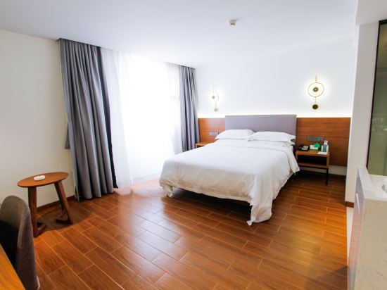 Guangzhou Dagang Garden Hotel Room Type - Garden Elegant Double Bed Room (Bright Garden Window + High-Quality Sleep Mattress) Guangzhou Dagang Garden Hotel Room Type - Garden Elegant Double Bed Room (Bright Garden Window + High-Quality Sleep Mattress)