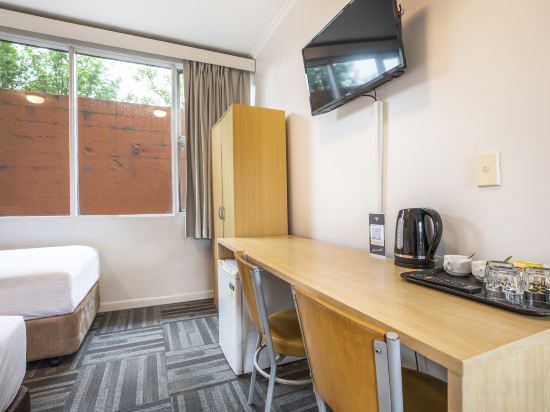 Meadow Inn Hotel-Motel Room Type - Studio with King Bed and Single Bed Meadow Inn Hotel-Motel Room Type - Studio with King Bed and Single Bed