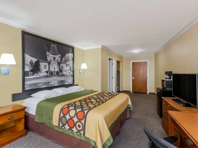 Super 8 by Wyndham Los Angeles Downtown
