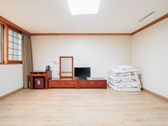 Hotel Samhaein Room Type - Family Suite Hotel Samhaein Room Type - Family Suite