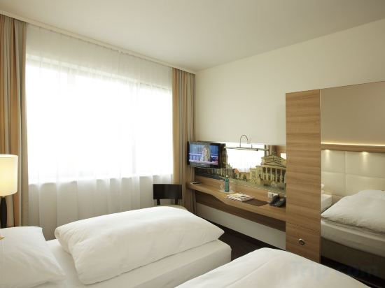 H4 Hotel Berlin Alexanderplatz Room Type - Comfort Double or Twin Room