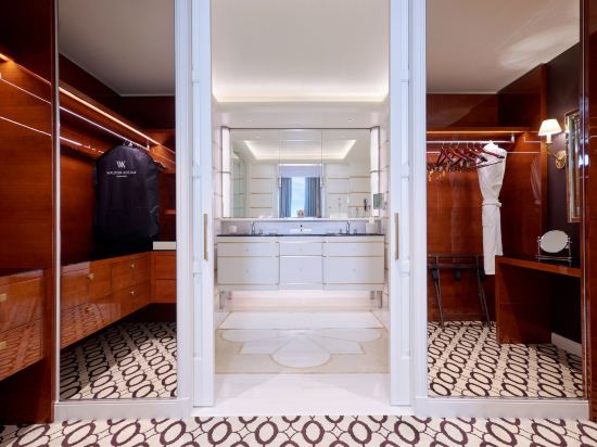 Waldorf Astoria Beverly Hills by Hilton Room Type - Hollywood Suite with Terrace and View