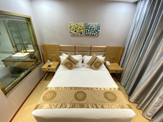 Diamond Pearl Hotel Room Type - Deluxe King Room