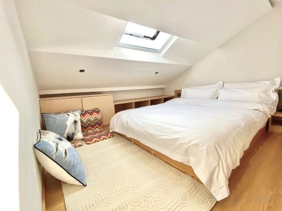 Dongma Mountain Family Mulan Shu B&B (Beijing Mentougou Branch) Room Type - Sunshine Family Loft Room with Deep Sleep Mattress + Sofa Chair