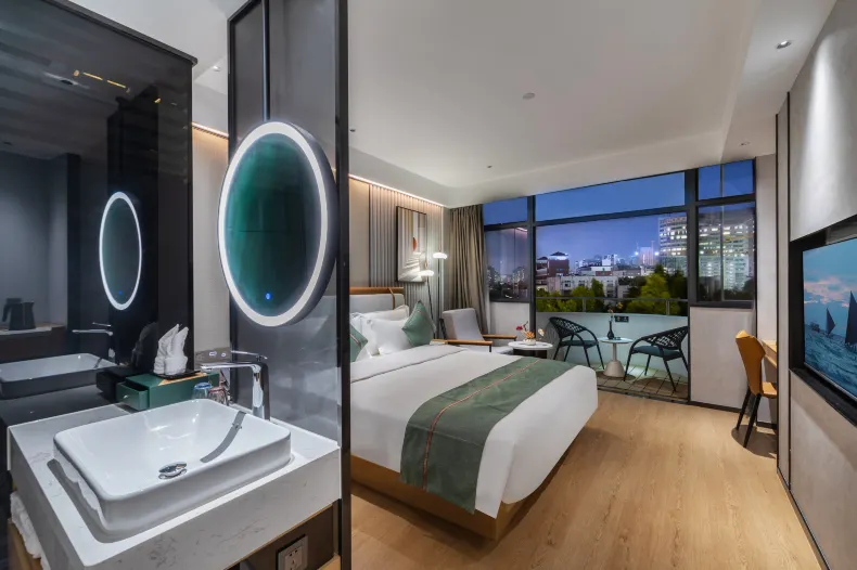 ELong Xicheng International Hotel(Haiya Colorful City Tongle South Subway Station Store）