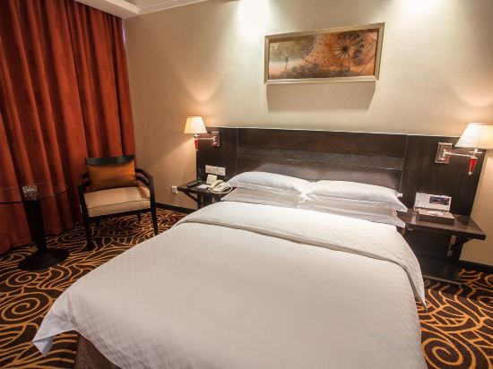 Hua Shi Hotel Room Type - Superior Queen Bed