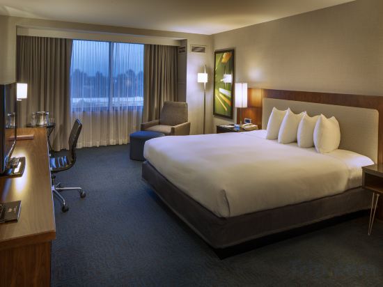 DoubleTree by Hilton Newark-Fremont Room Type - King Room