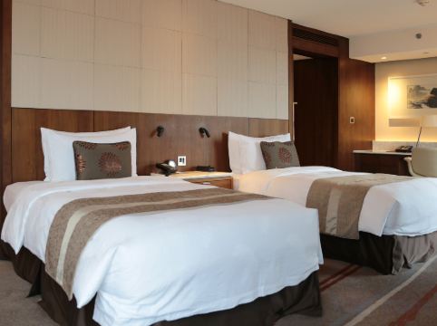 White Swan Hotel Room Type - Deluxe Twin Room with City View