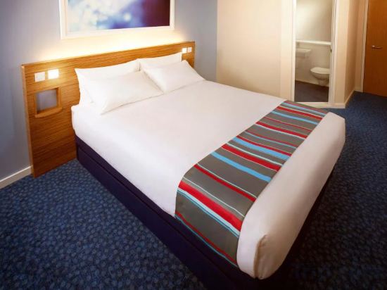 Travelodge Manchester Central Arena - Tap to explore photos