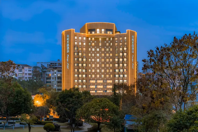 Ease Crystal Hotel (Yichang Xingguang Tiandi)