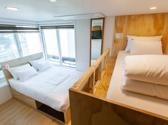 Step Inn Myeongdong 1 Room Type - Family Room with City View 