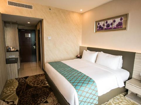 V8 Hotel Room Type - Deluxe Double Room
