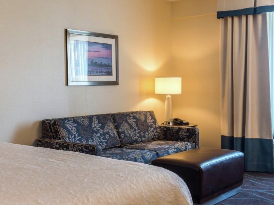 Hampton Inn by Hilton Ottawa Airport, ON, CN - Tap to explore photos