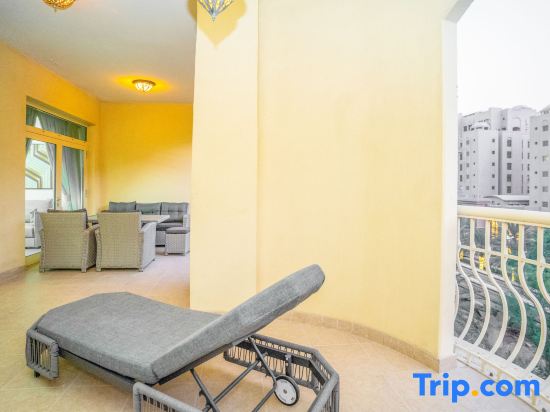 HomesGetaway- 2BR + Guest Room in Shoreline 17 Palm Jumeirah