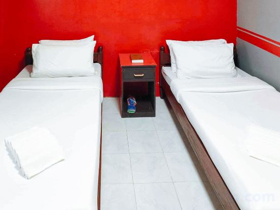 RedDoorz @ Hotel Dian Aparri Room Type - RedDoorz Twin Room