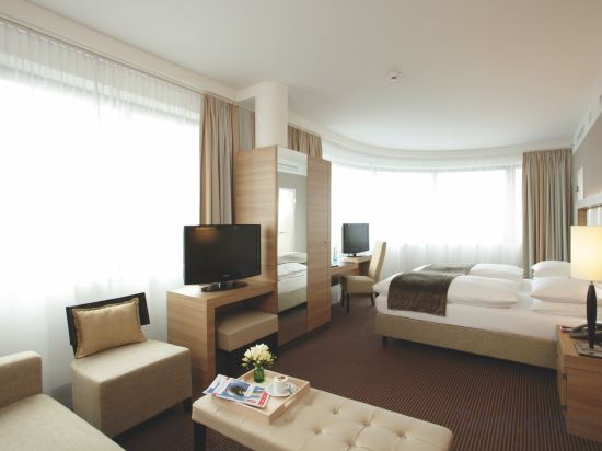 H4 Hotel Berlin Alexanderplatz Room Type - Suite