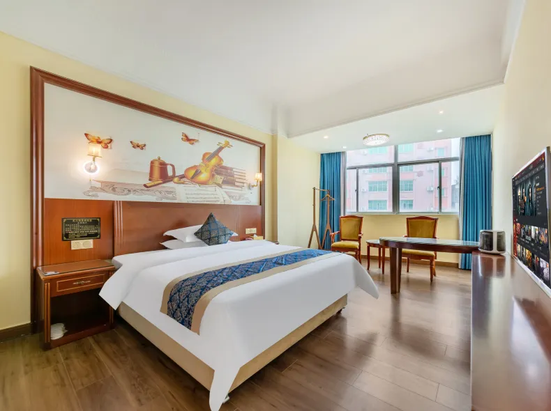 Longhui Business Hotel (Huizhou High-Speed Rail South Station)