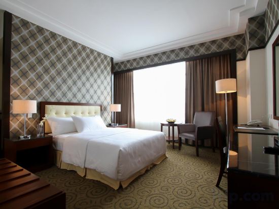 The Plaza Hotel Balanga City - Tap to explore photos