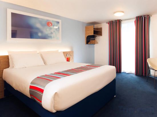 Travelodge Edinburgh Central Queen Street - Tap to explore photos
