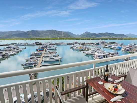 Shangri-La The Marina, Cairns - Tap to explore photos