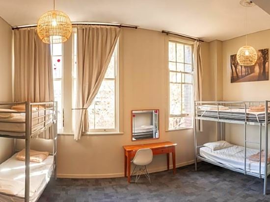 Big Backpackers Hostel Room Type - Bed in 6-Bed Mixed Dormitory Room with Shared Bathroom (Age 18-40yrs only)