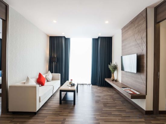 Best Western Plus Wanda Grand Hotel - Tap to explore photos