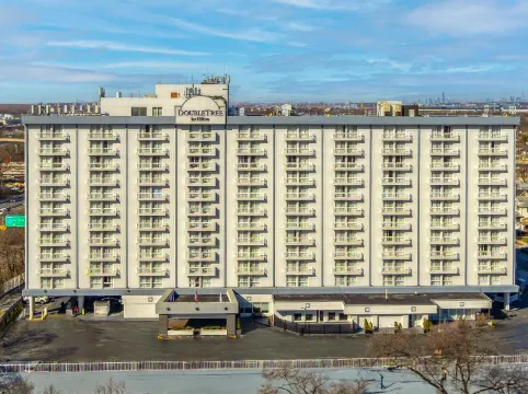 DoubleTree by Hilton New York JFK Airport