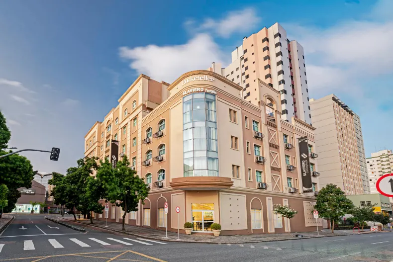 洛克菲勒斯拉維耶羅飯店