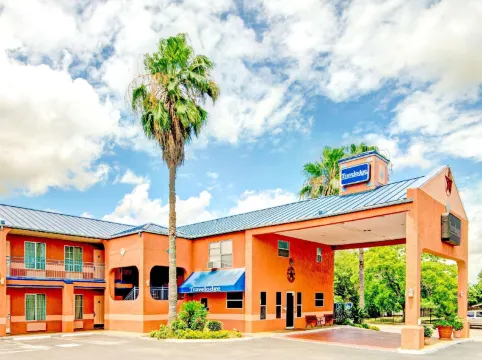 Econo Lodge Inn & Suites Near Lackland AFB
