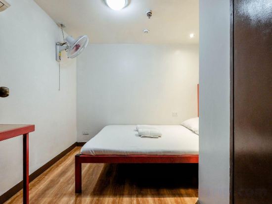 Stay Malate Hostel Room Type - Double Aircon Room with Private Bathroom
