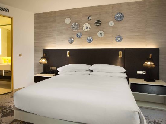 Hilton Amsterdam Airport Schiphol Room Type - One-Bedroom King Suite - Lounge Access