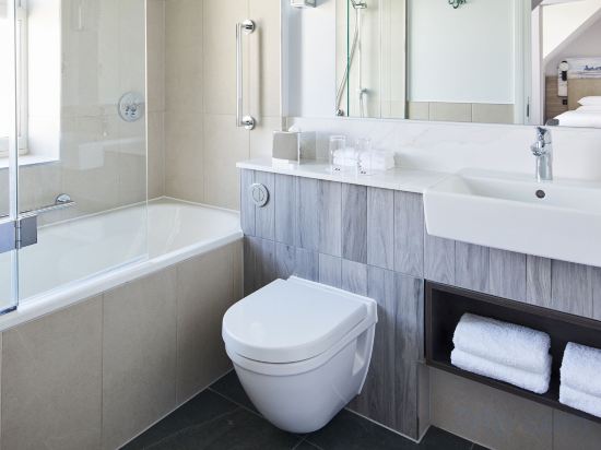 Bournemouth Highcliff Marriott Hotel - Tap to explore photos
