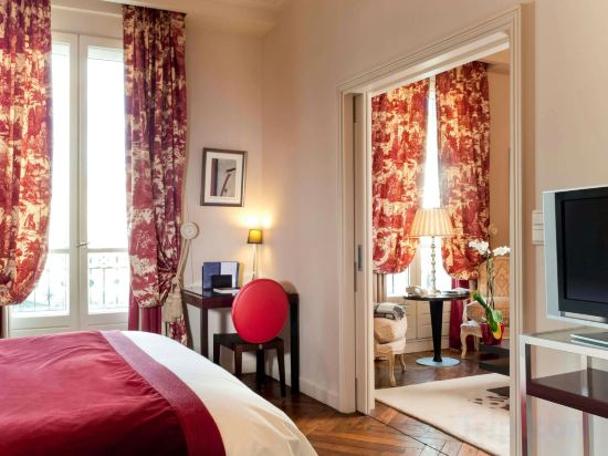 Hotel Le Royal Lyon - MGallery Room Type - Junior Suite, 1 double bed, view over Place Bellecour