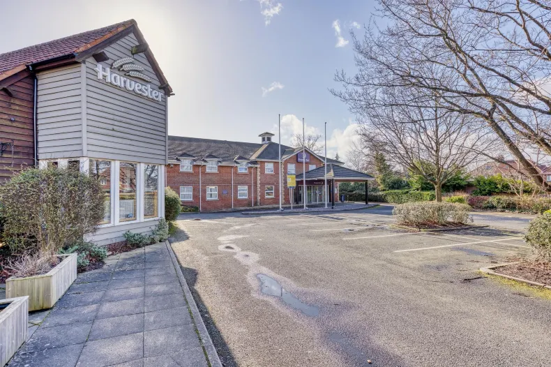 프리미어 인 버밍엄 그레이트 바/M6 J7